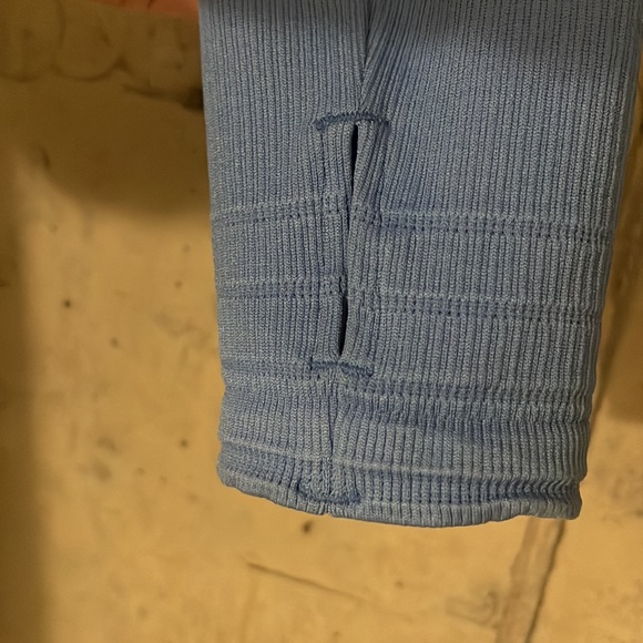 Blue zip up long sleeve shirt. Gréât for under ski-gear. - Picture 5 of 5